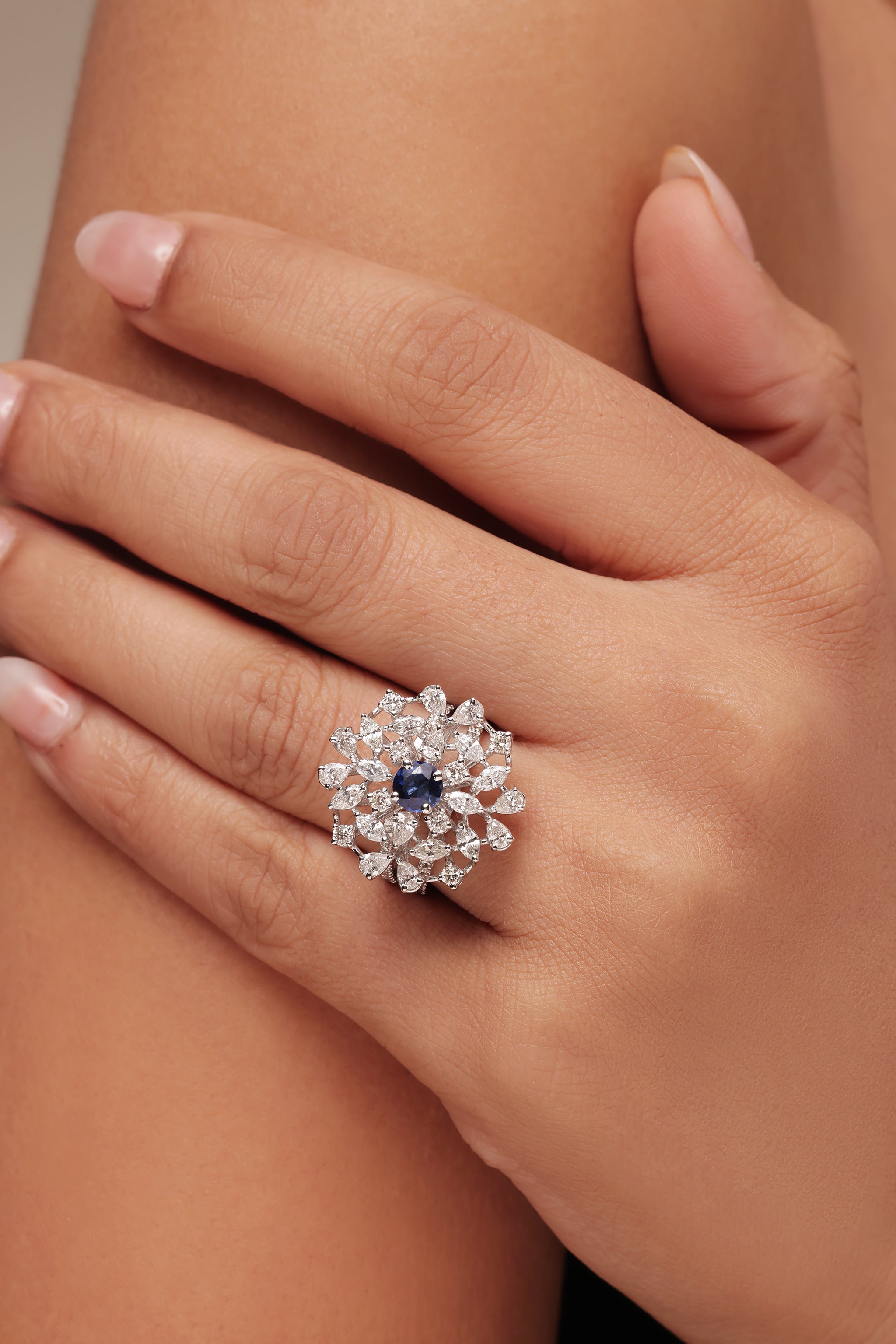 Cocktail ring with coloured stone