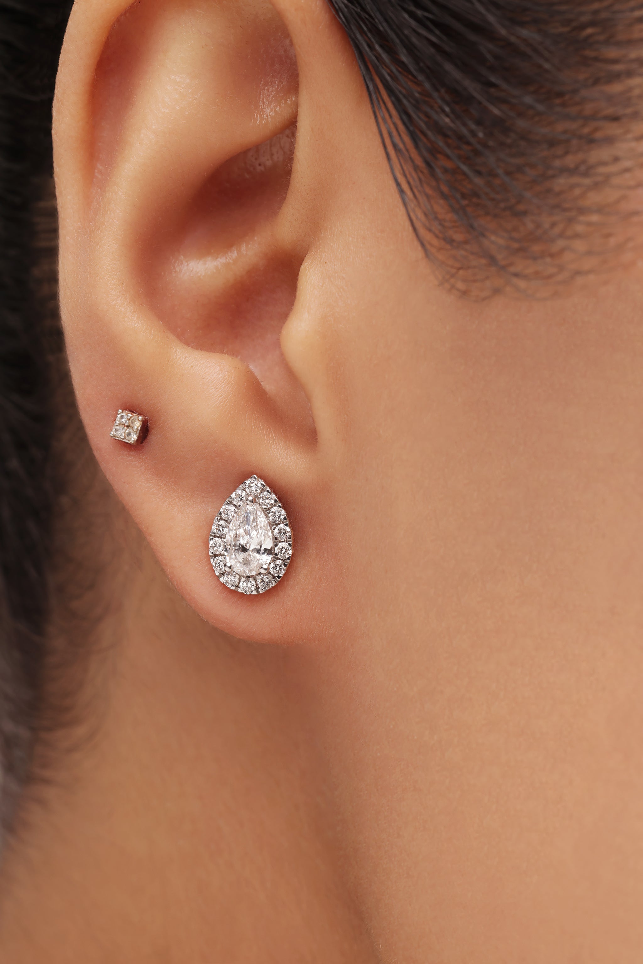 Pear Halo Diamond Earring