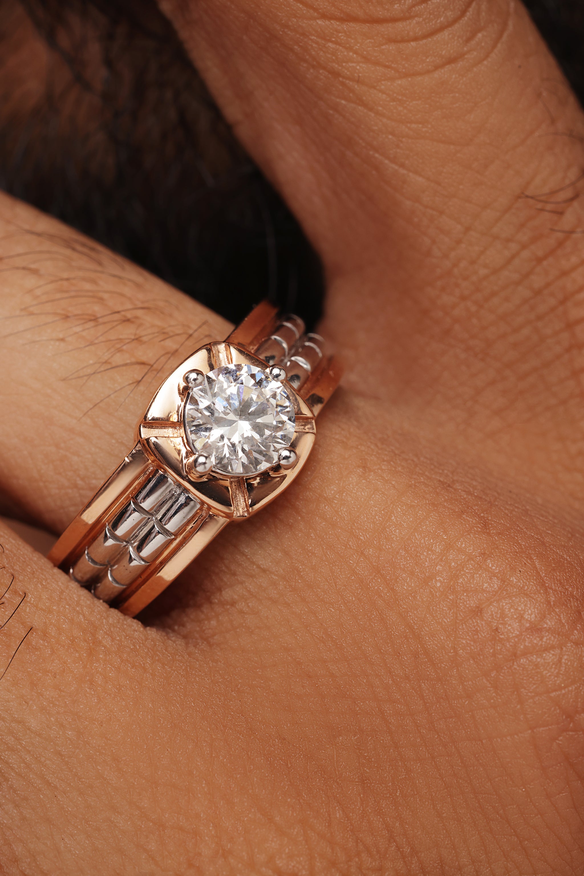 ROUND SOLITAIRE DIAMOND WITH DUAL TONE RING