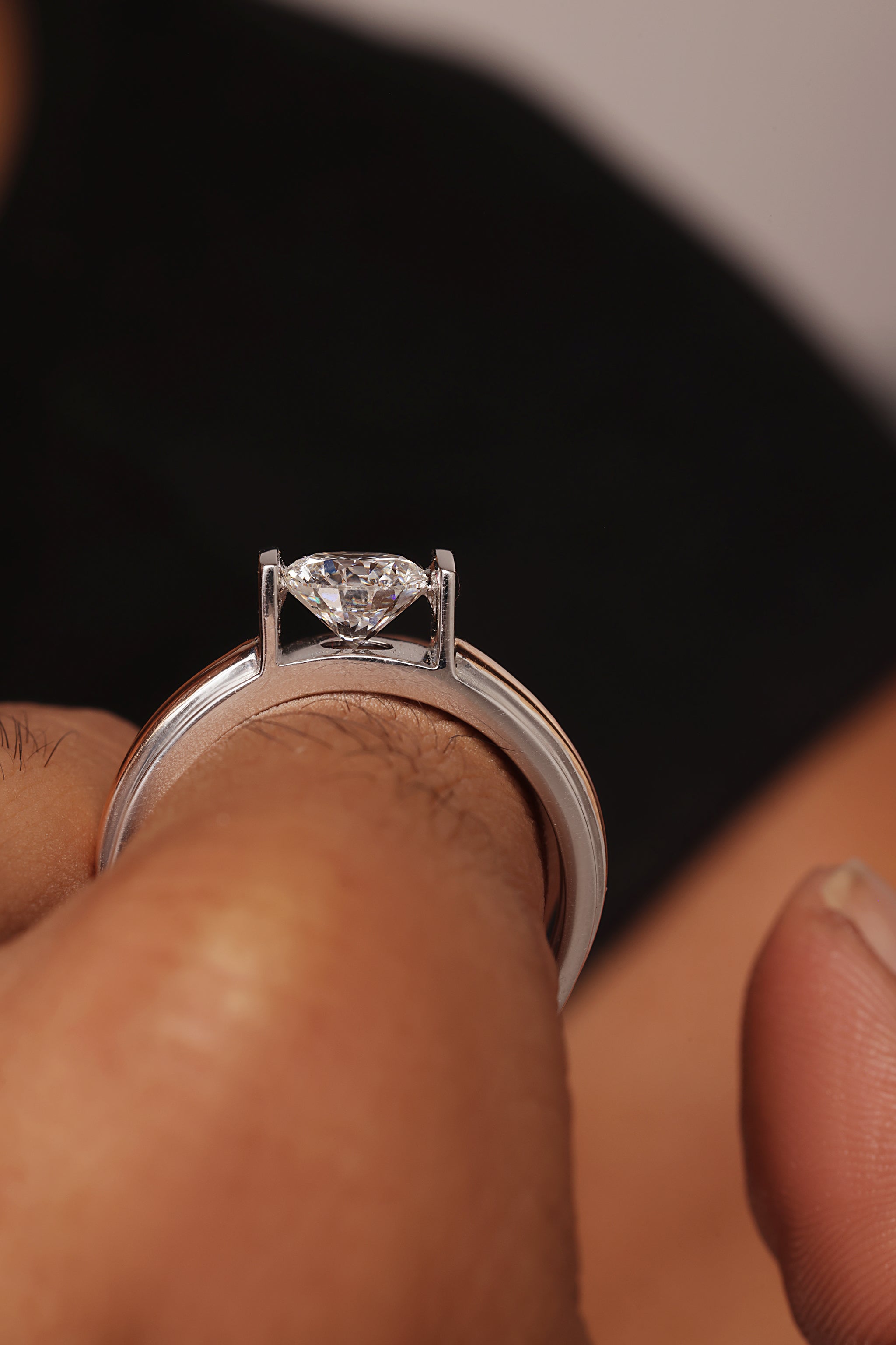 DUAL TONE SOLITAIRE RING WITH ROUND DIAMOND