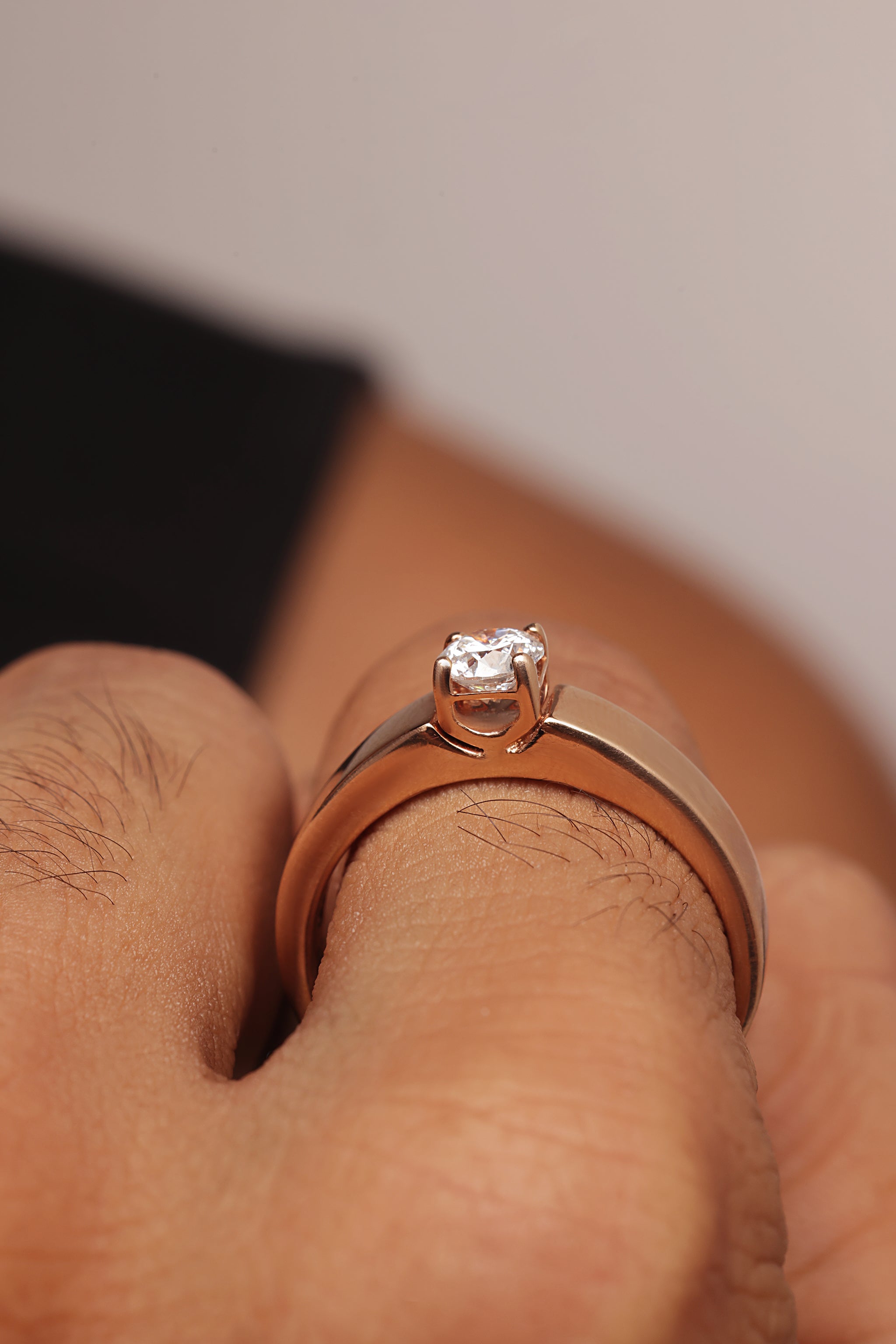 ROUND RAISED SOLITAIRE DIAMOND RING