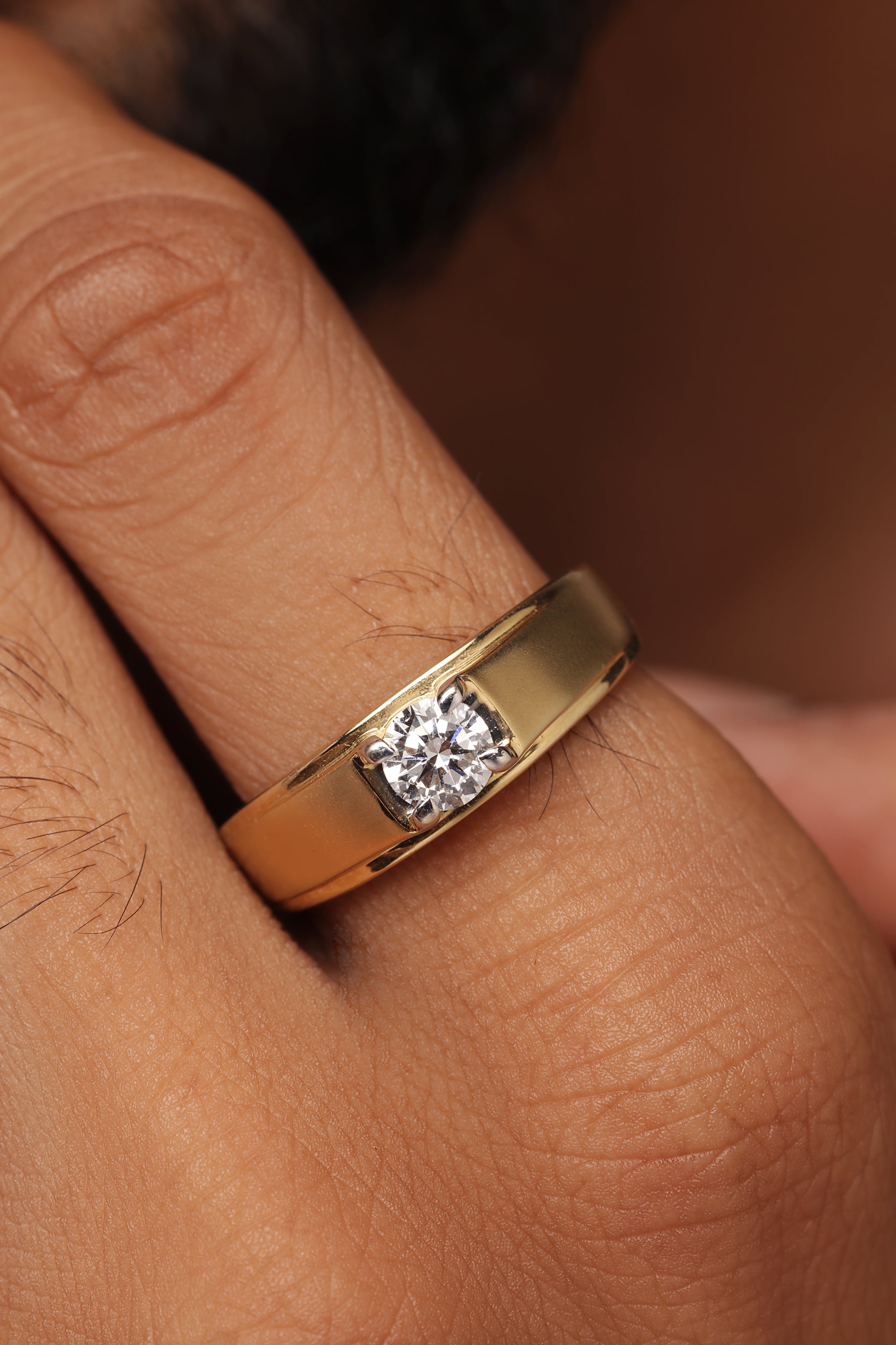 ROUND BRILLIANT DIAMOND RING