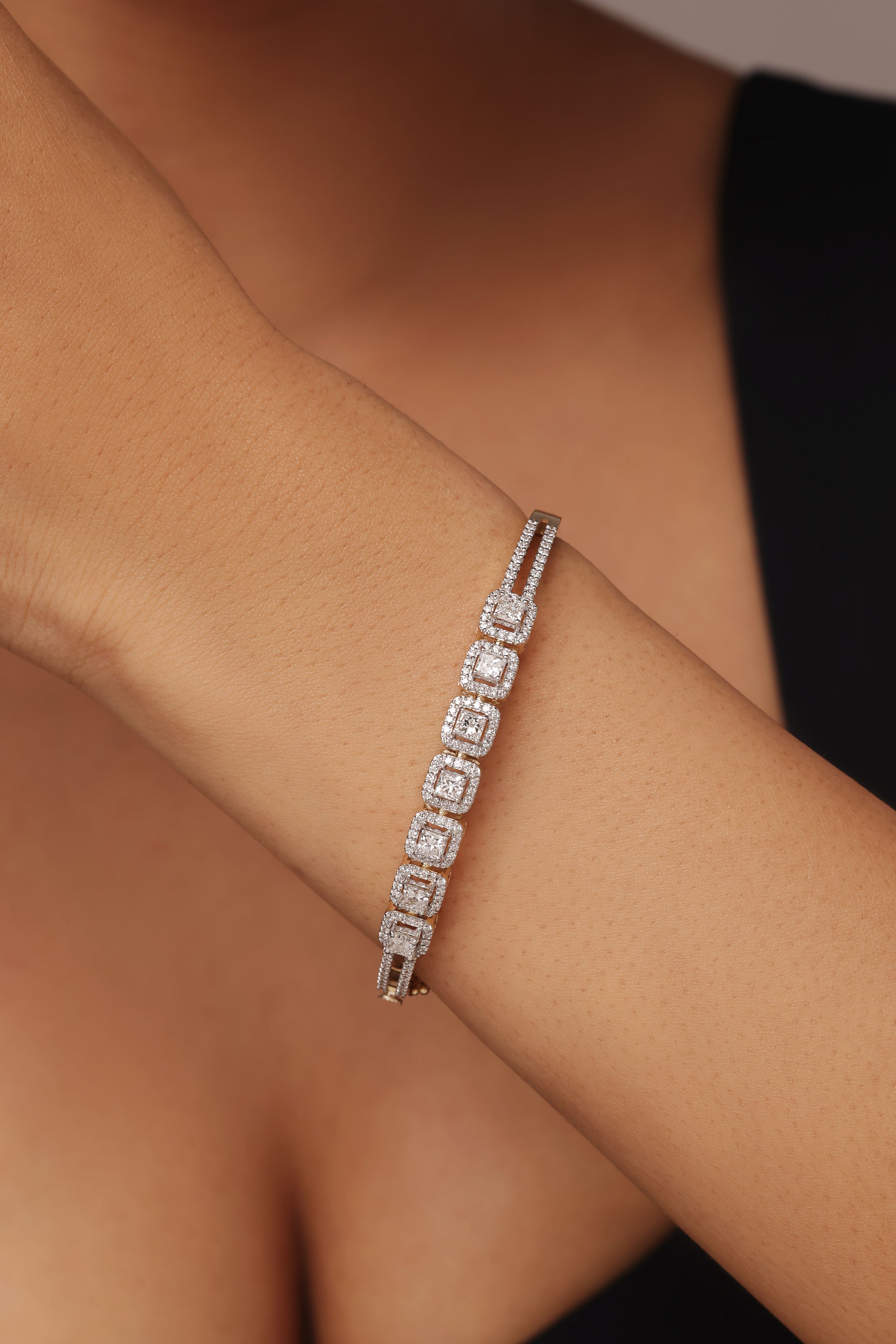 Princess-Cut Halo Oval bracelet