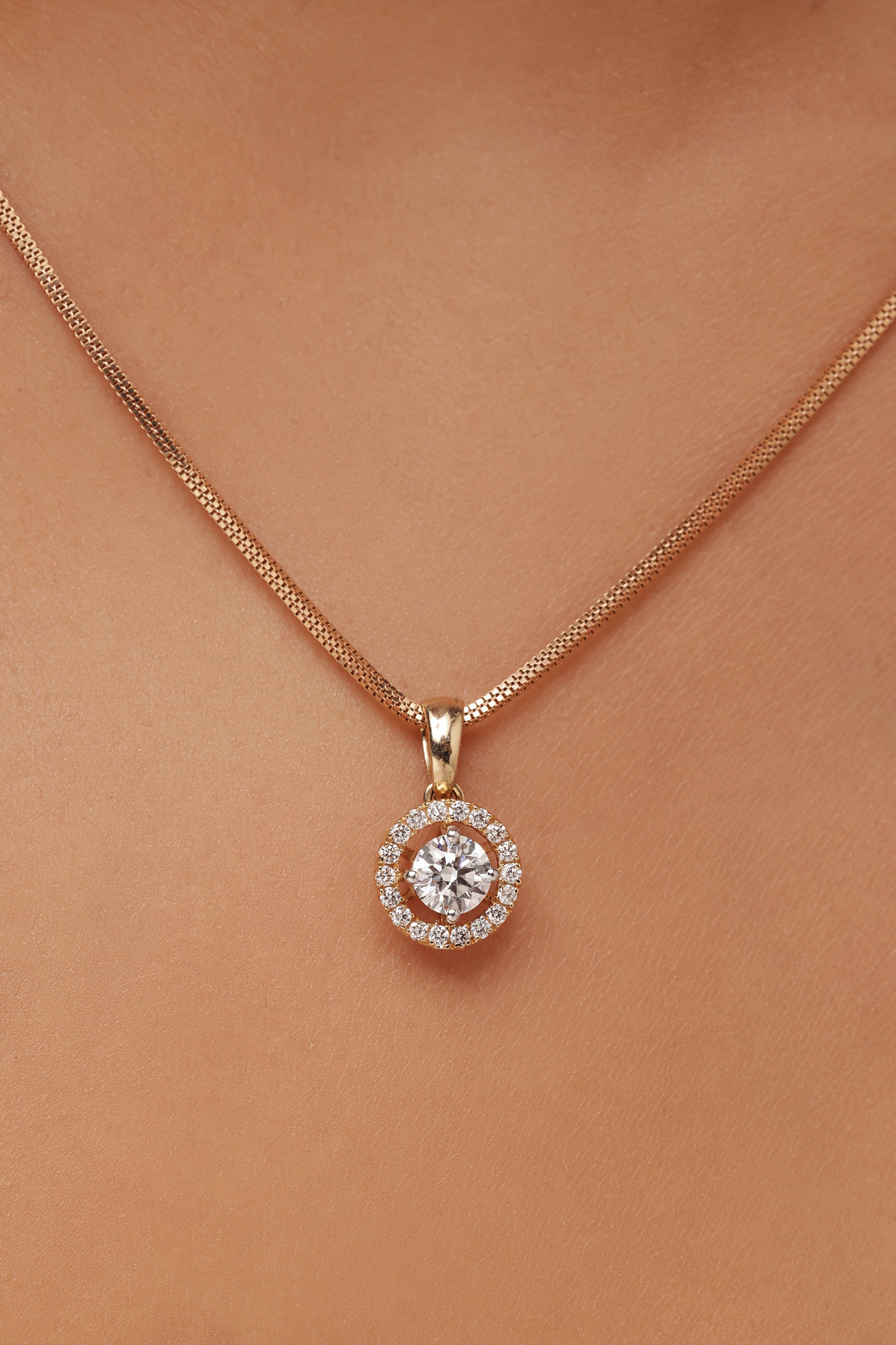 Round Halo Diamond Pendant