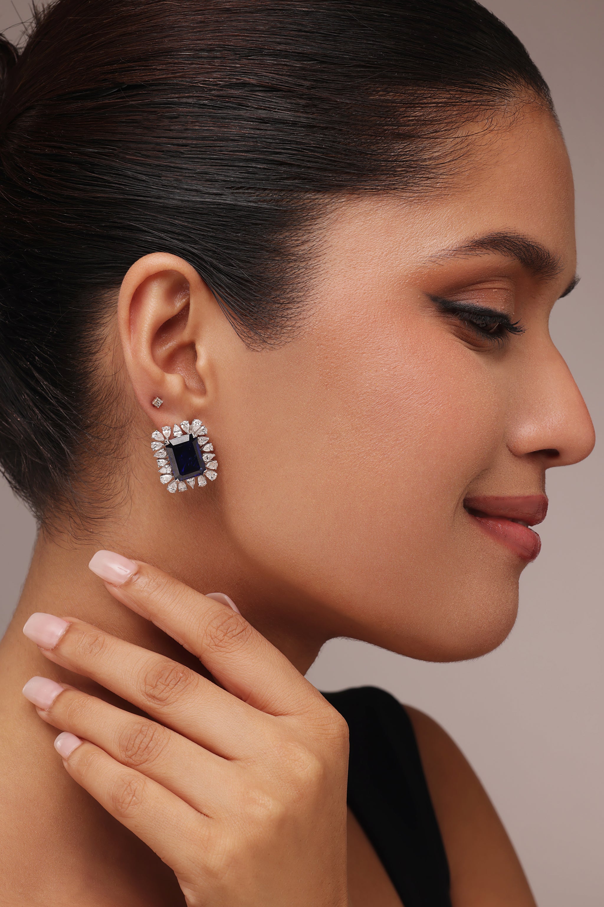BLUE STONE AND PEAR DIAMOND EARRING