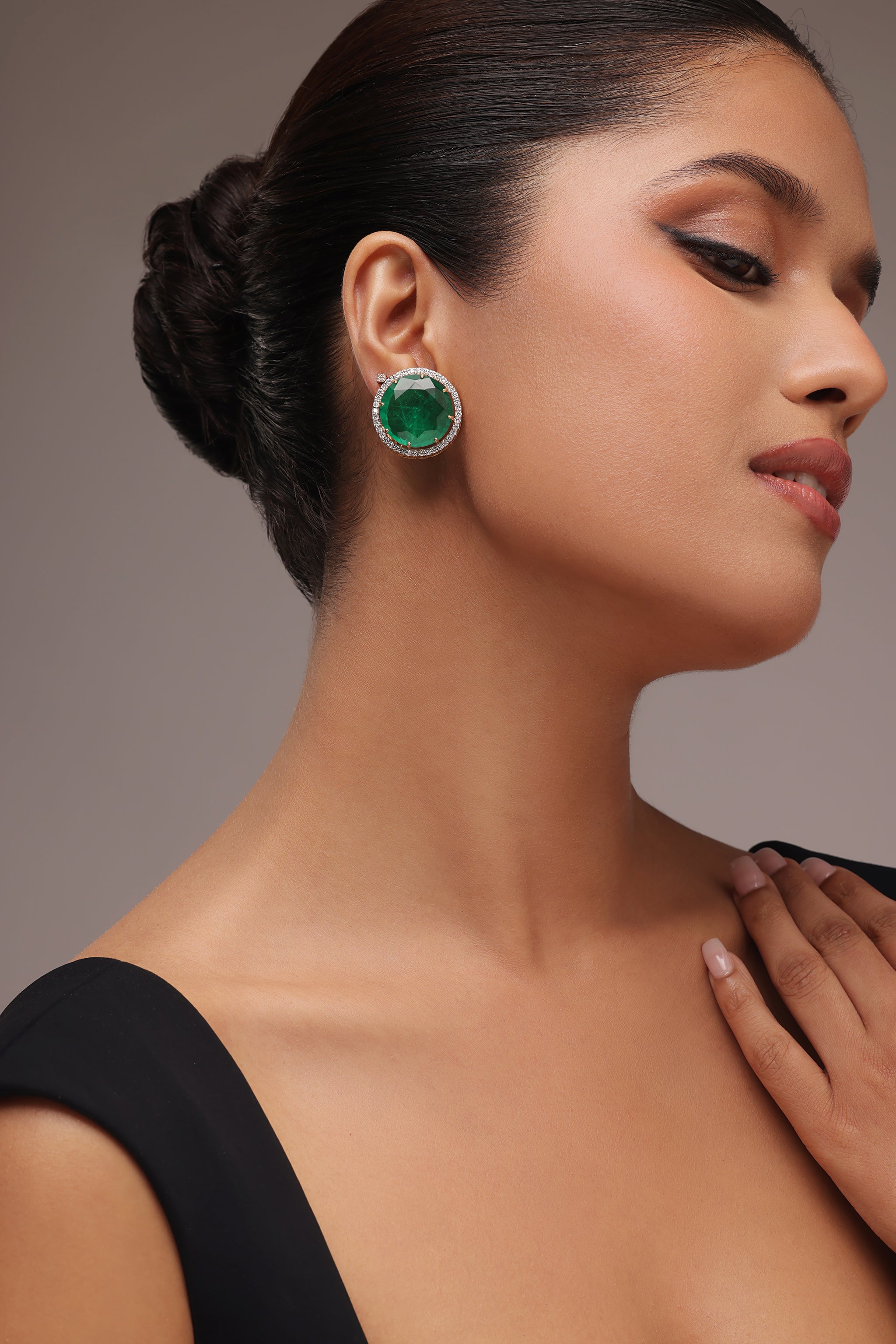 GREEN STONE AND ROUND DIAMOND STATEMENT EARRING