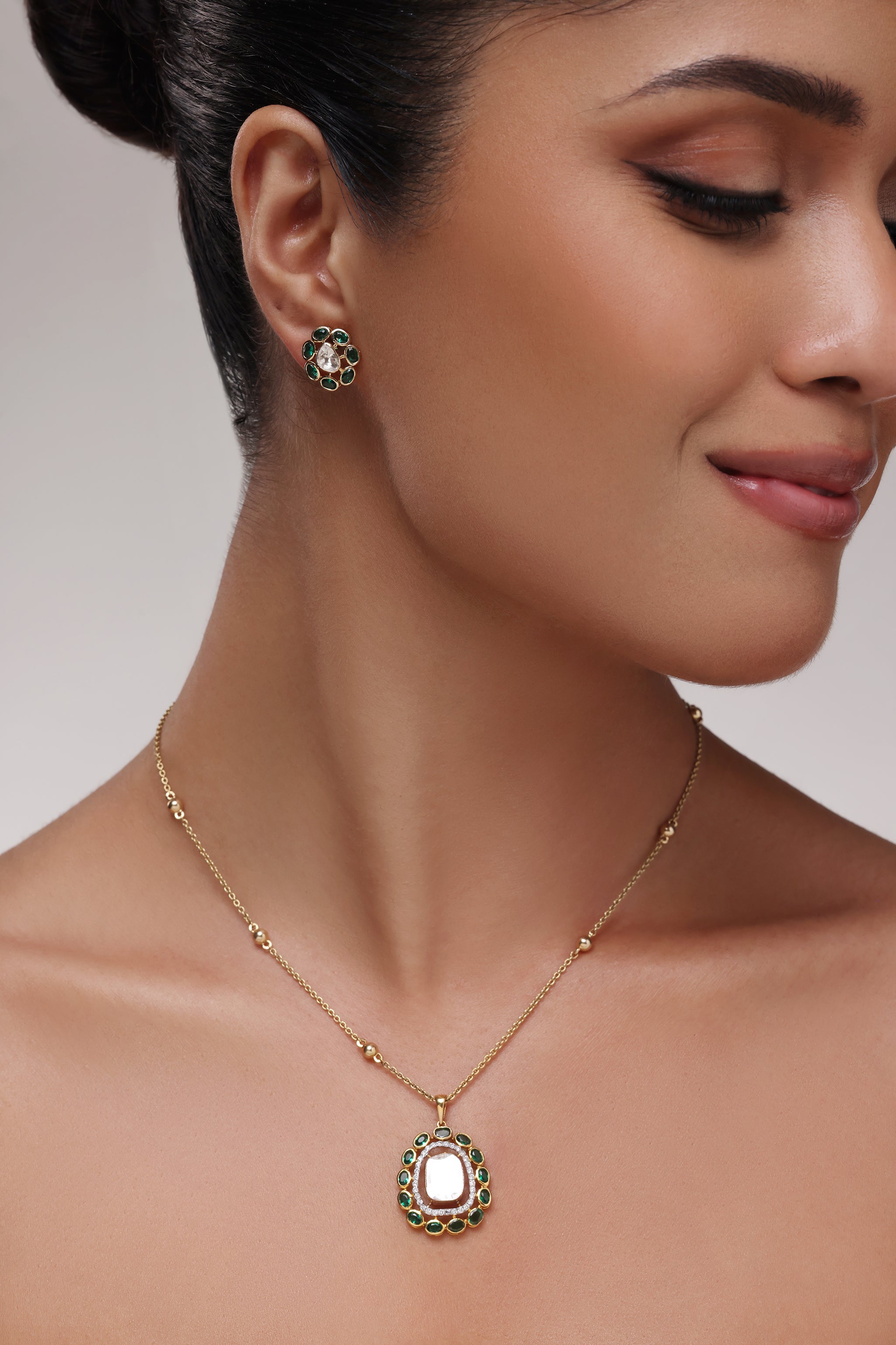 Oval Polki and Emerald Stone Pendant with Diamond Halo