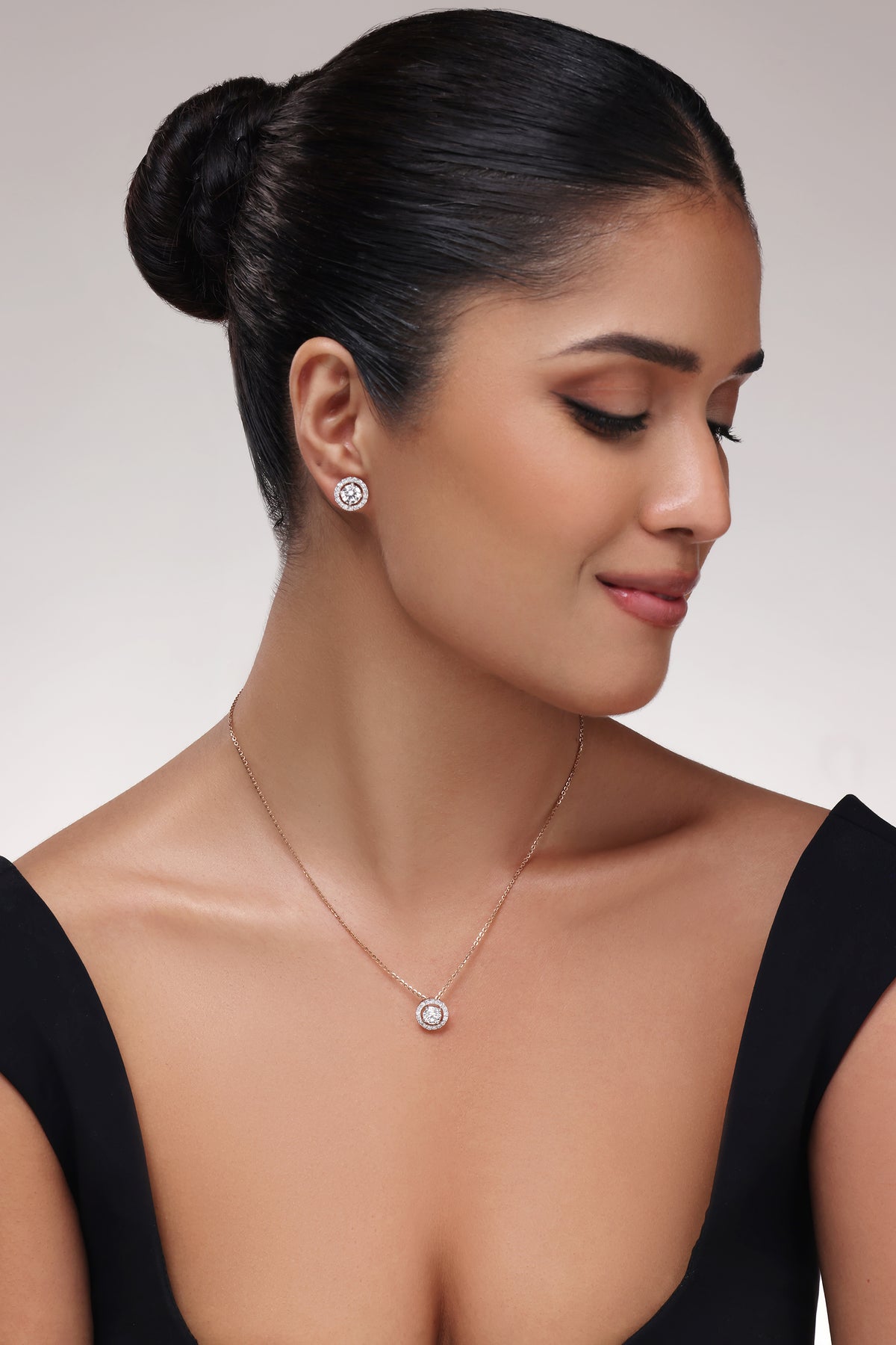 Round Cut Halo Pendant