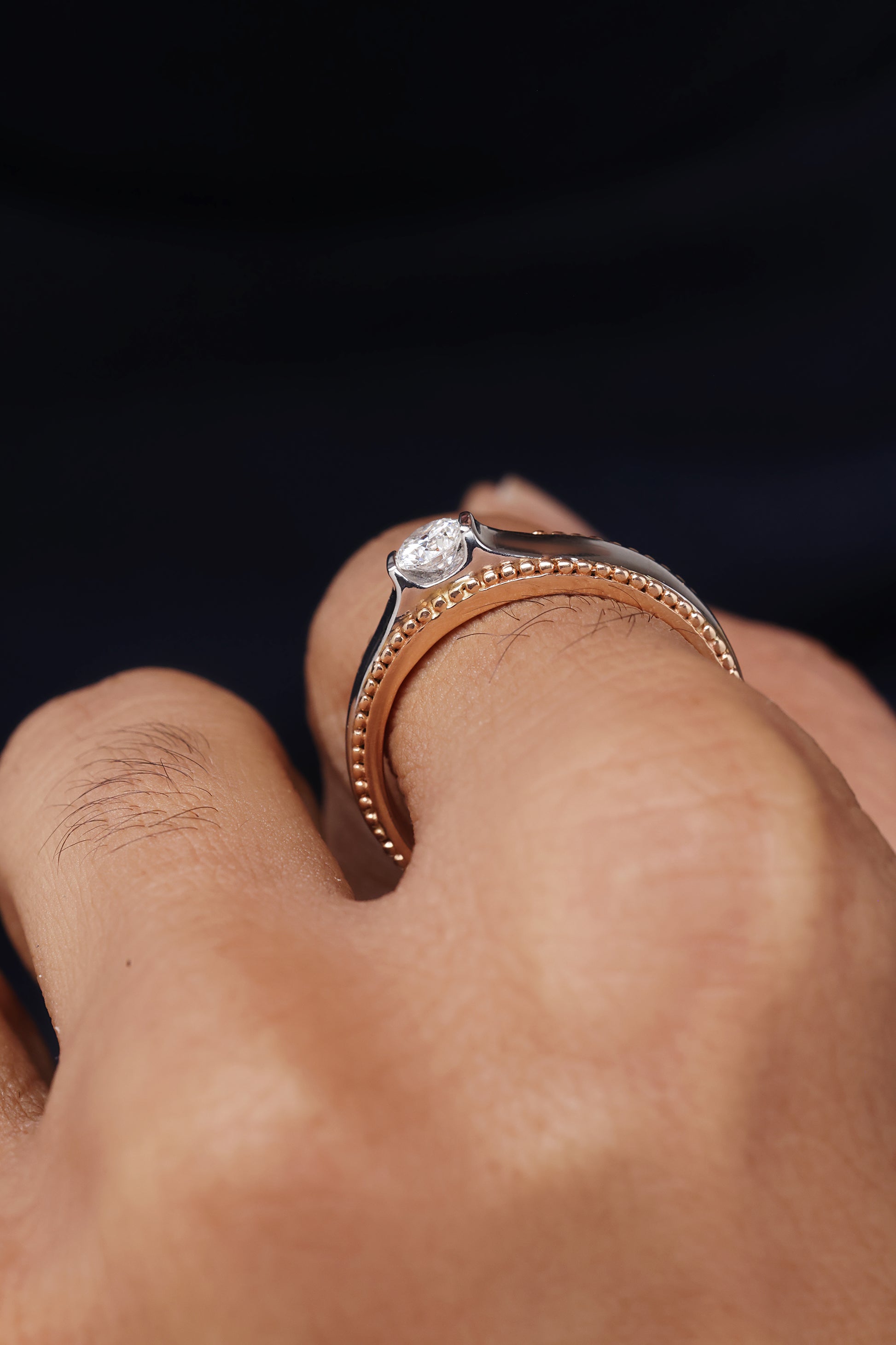 DUAL-TONE ROUND DIAMOND MEN’S RING