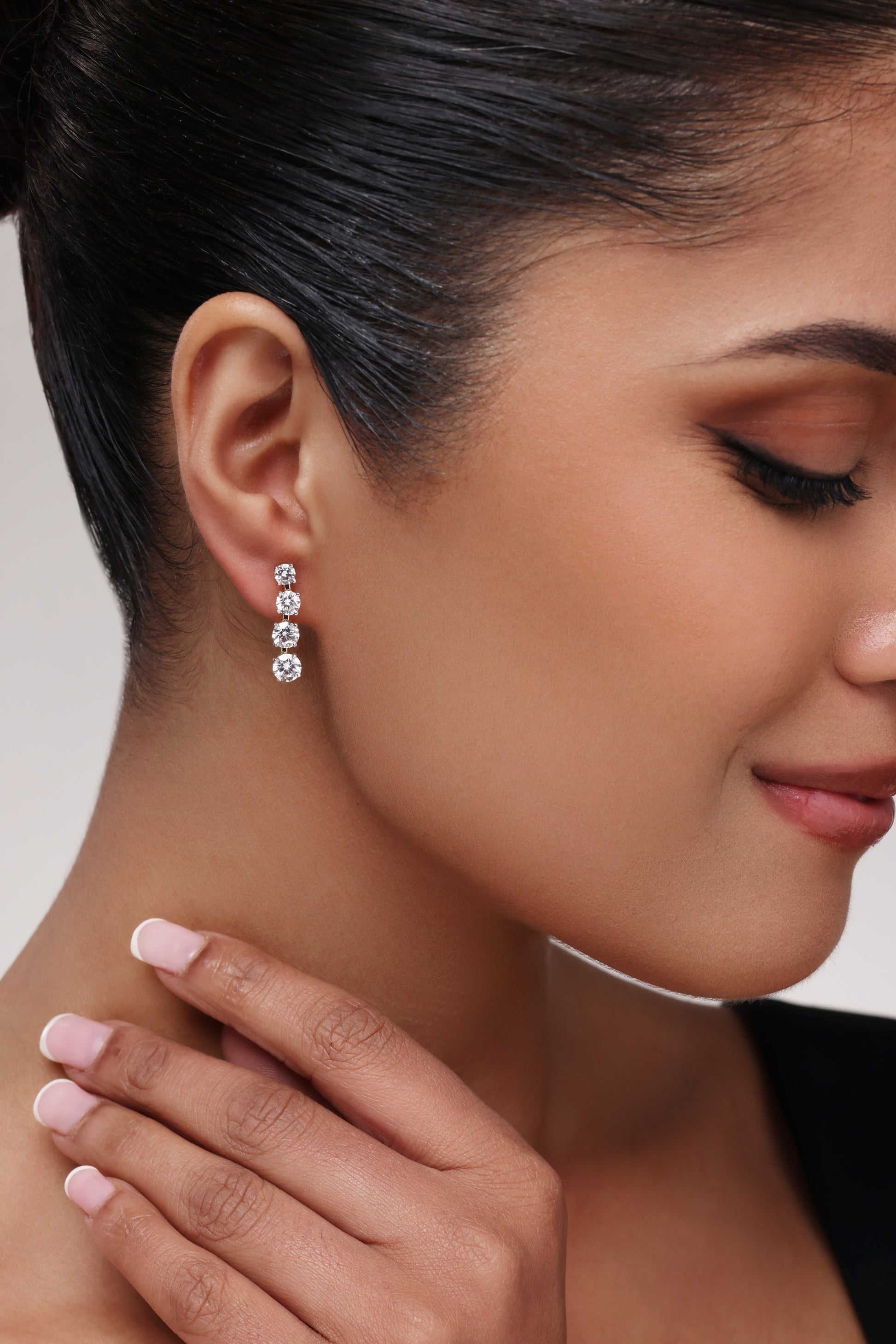 Round Diamond Drop Earrings