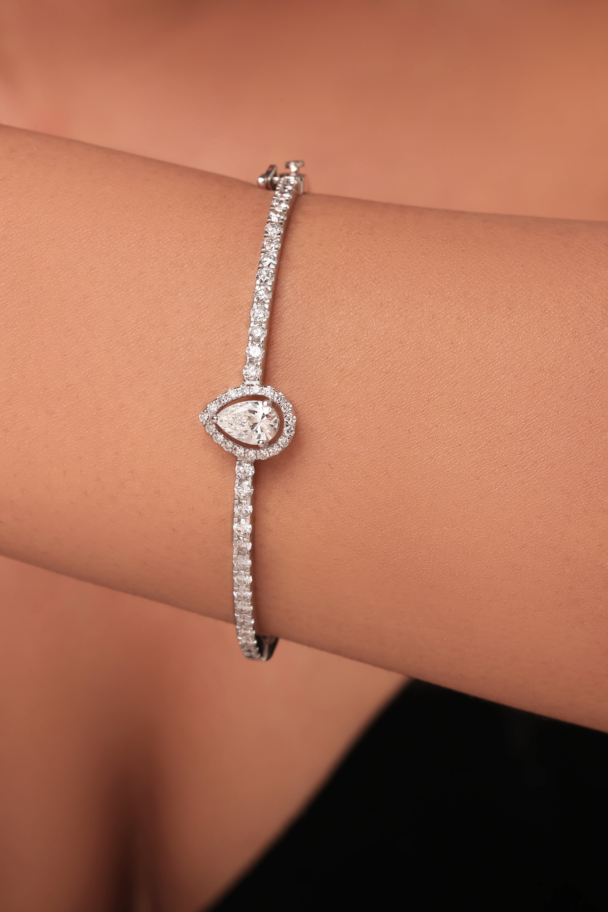 Pear Halo Diamond Oval bracelet