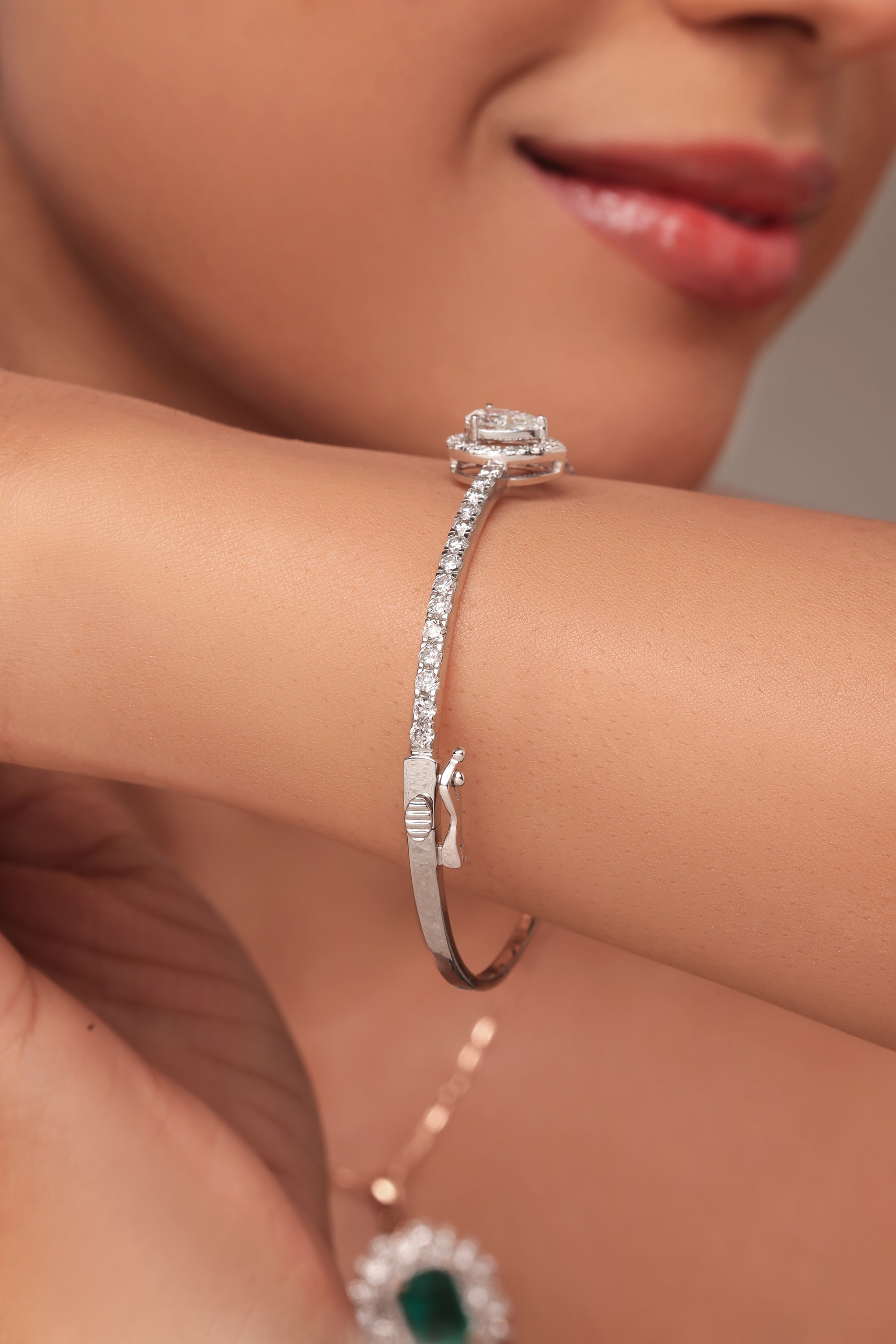 Pear Halo Diamond Oval bracelet