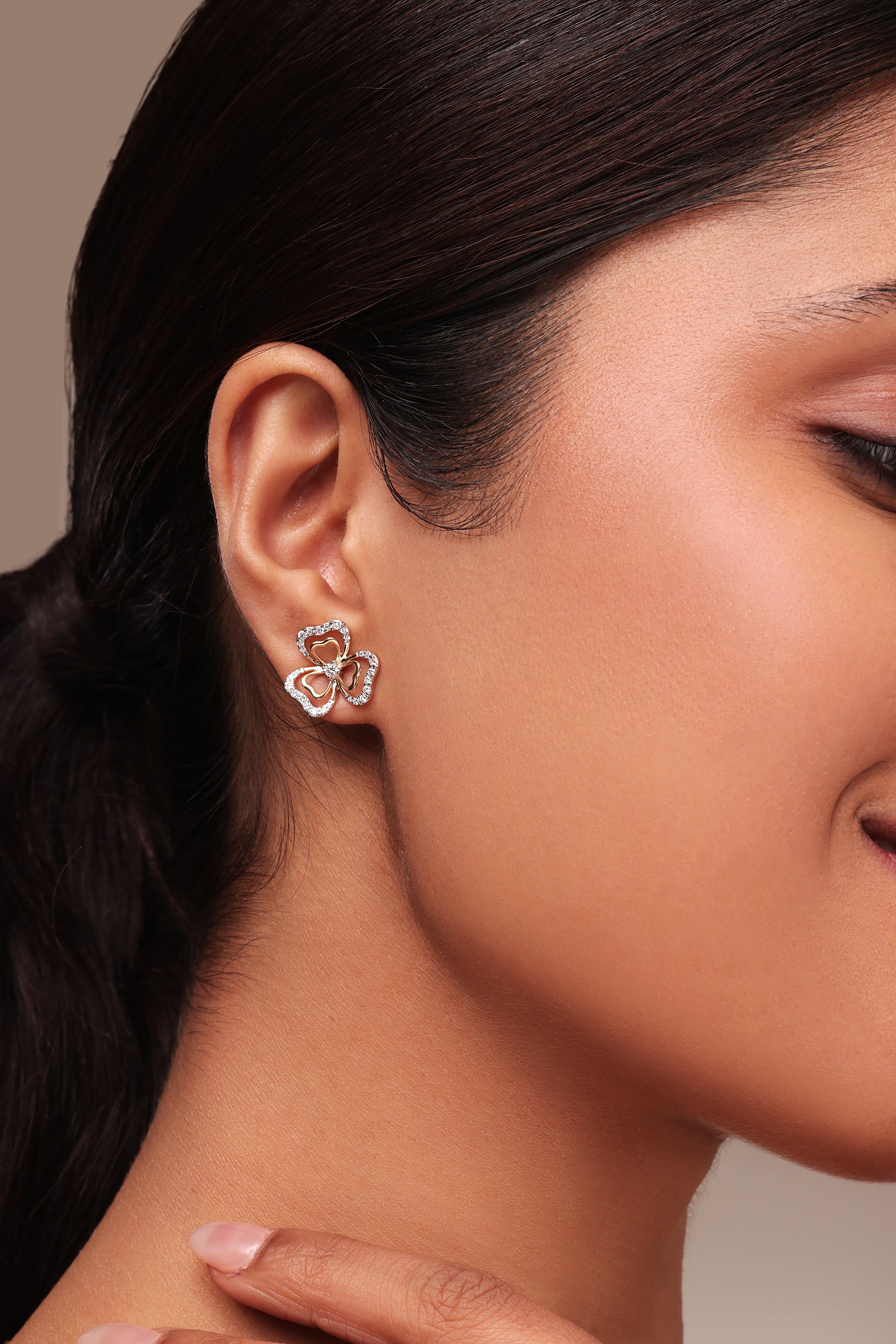 Round Diamond Studded Flower Earrings