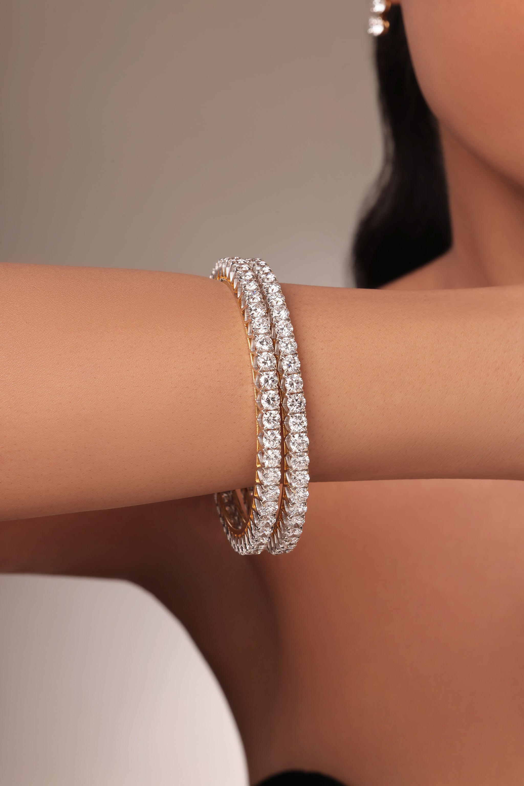 ROUND CUT DIAMOND BANGLE