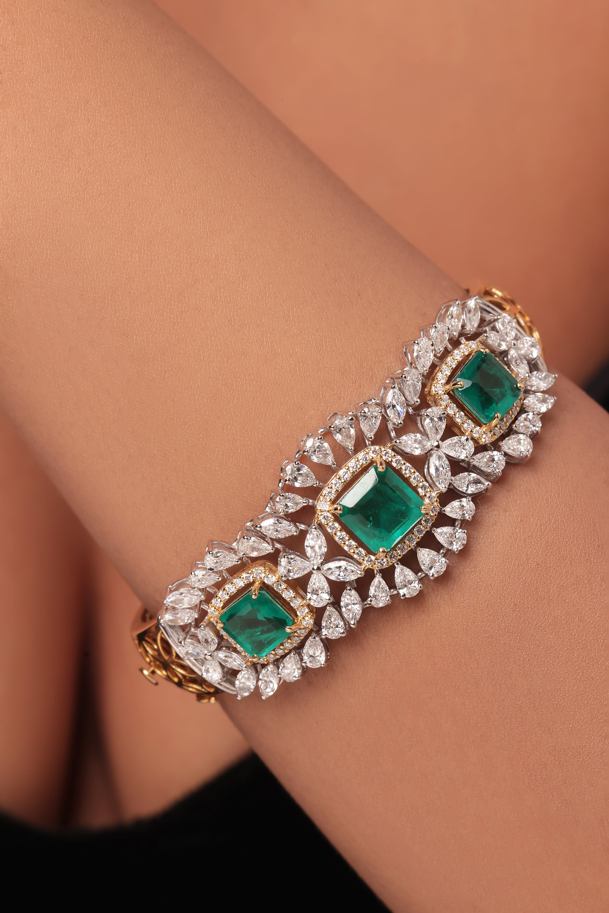 Halo Emerald stone & diamond Oval Bangle