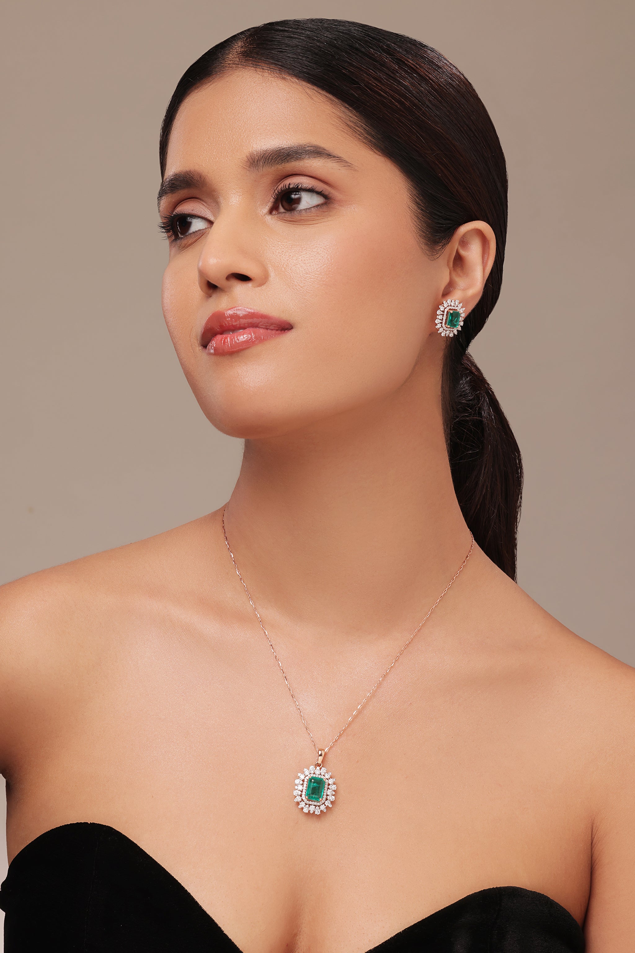 Emerald stone - sunburst pendant