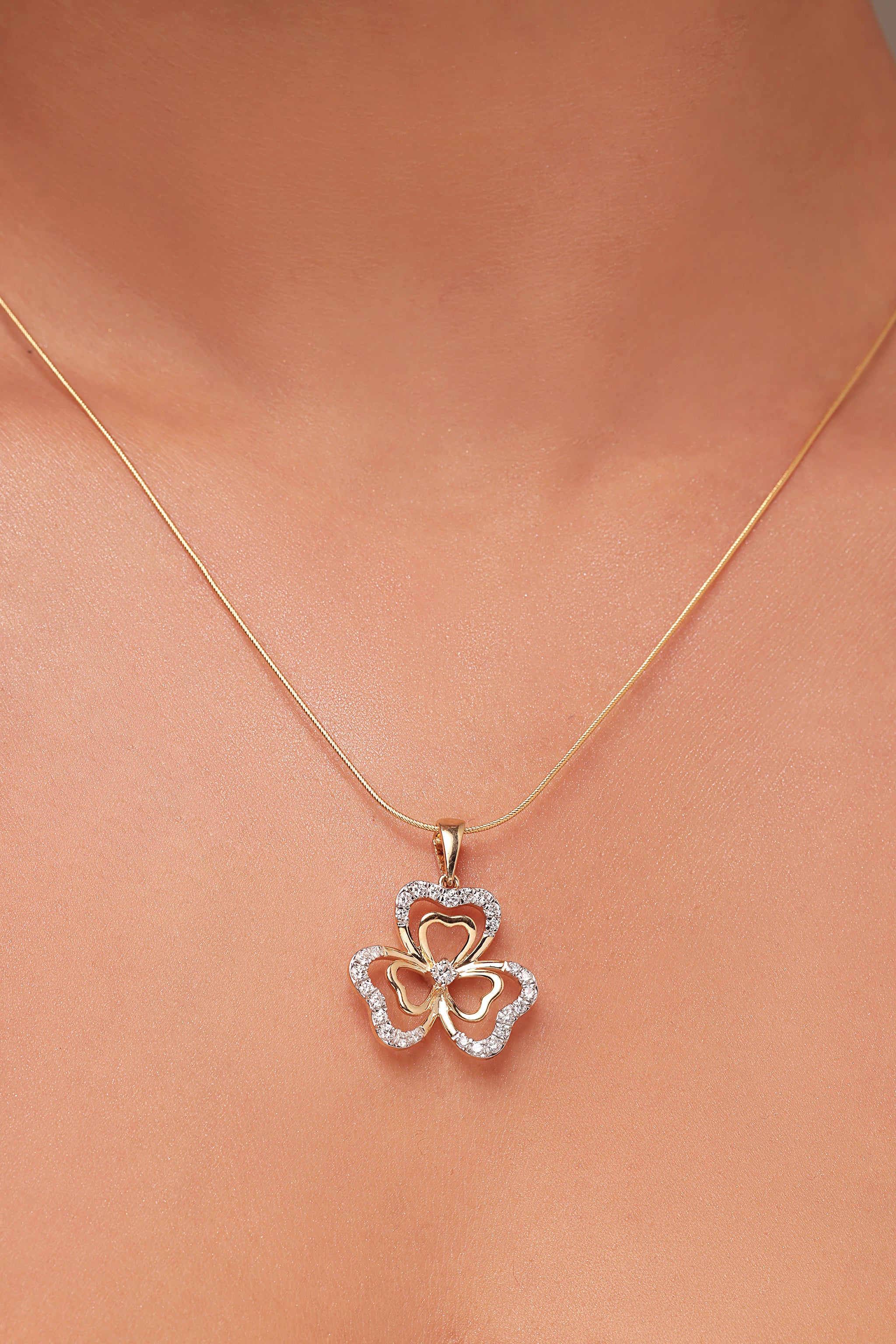 Round Diamond Studded Flower Pendant