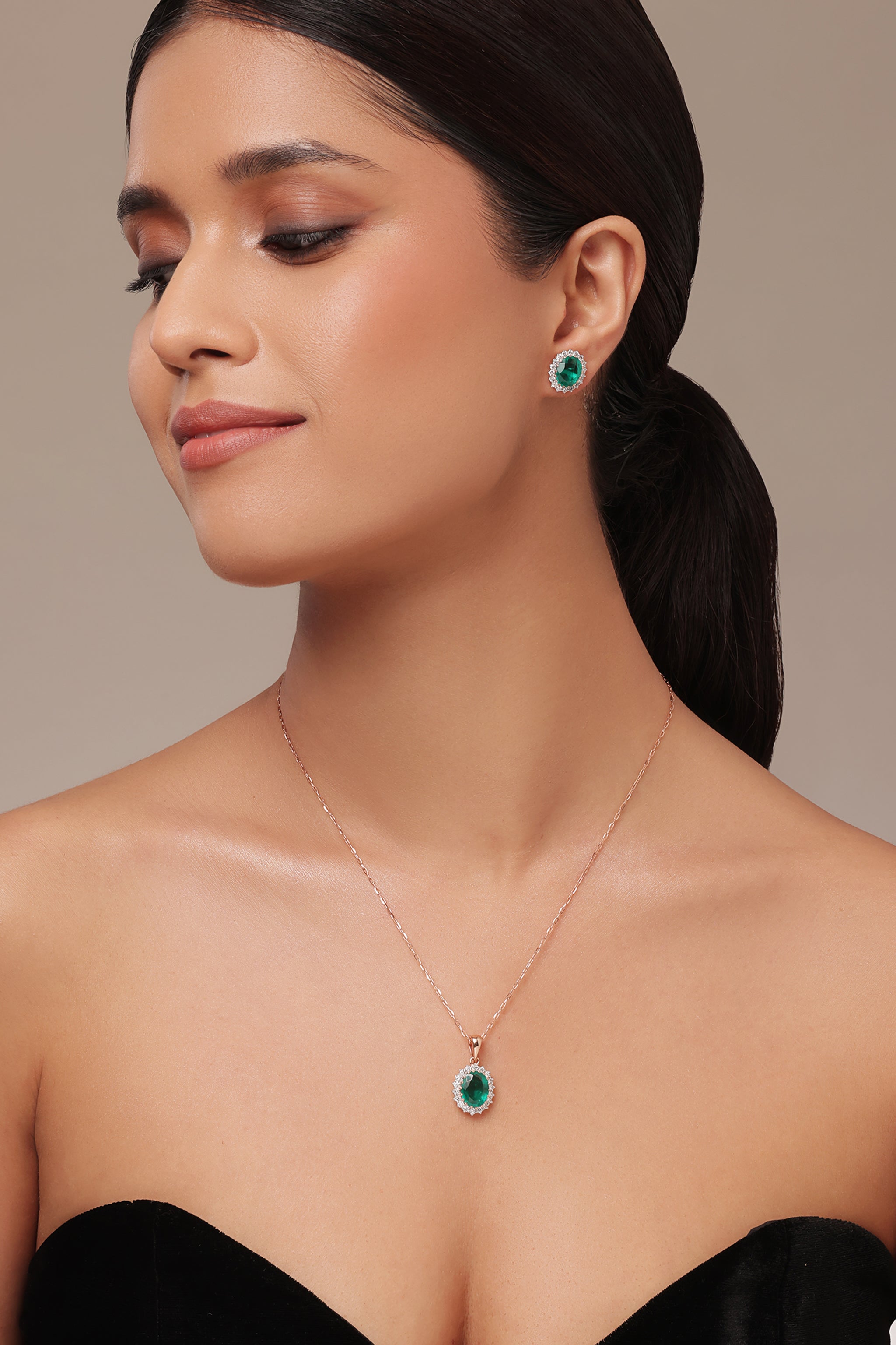 Round emerald stone - sunburst pendant