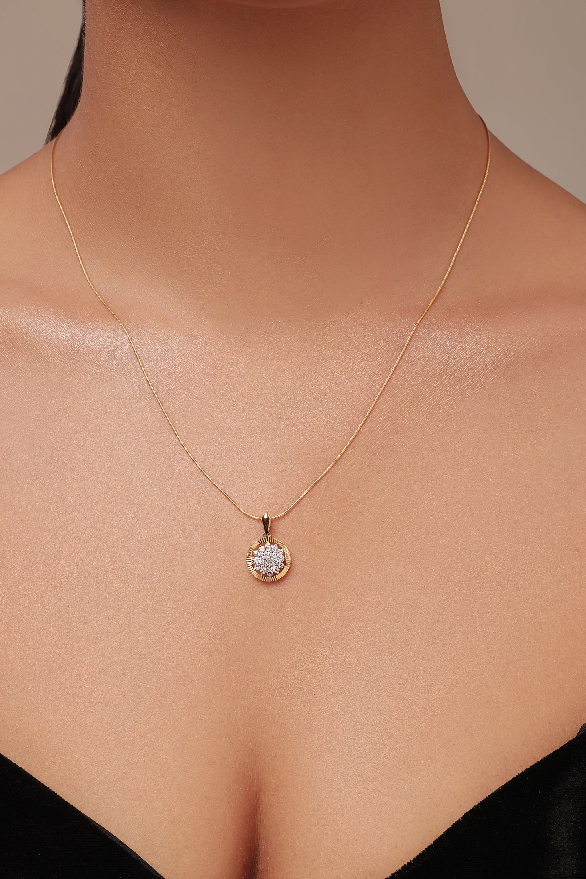 Round Diamond Cluster Halo Pendant