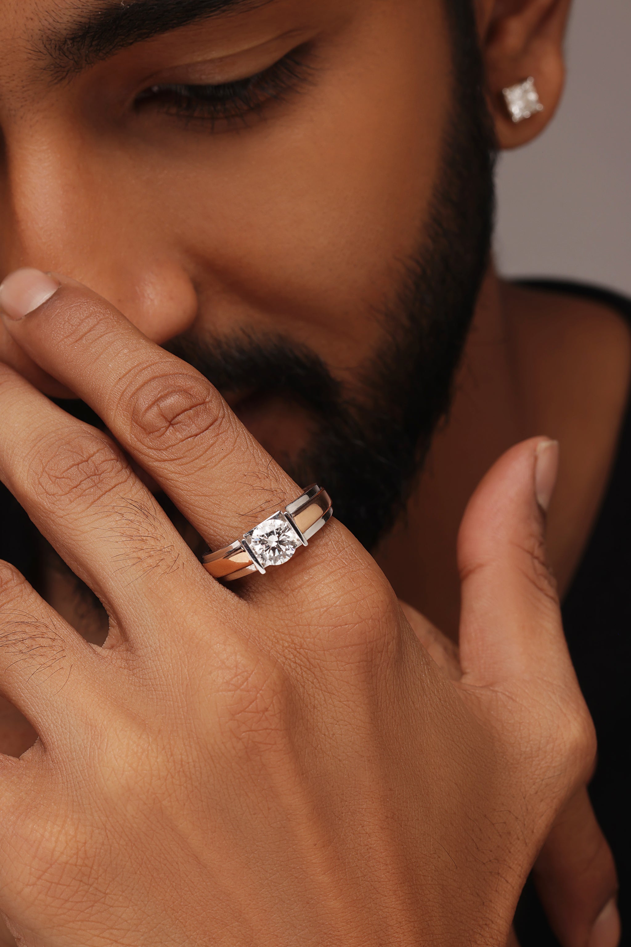 DUAL TONE SOLITAIRE RING WITH ROUND DIAMOND