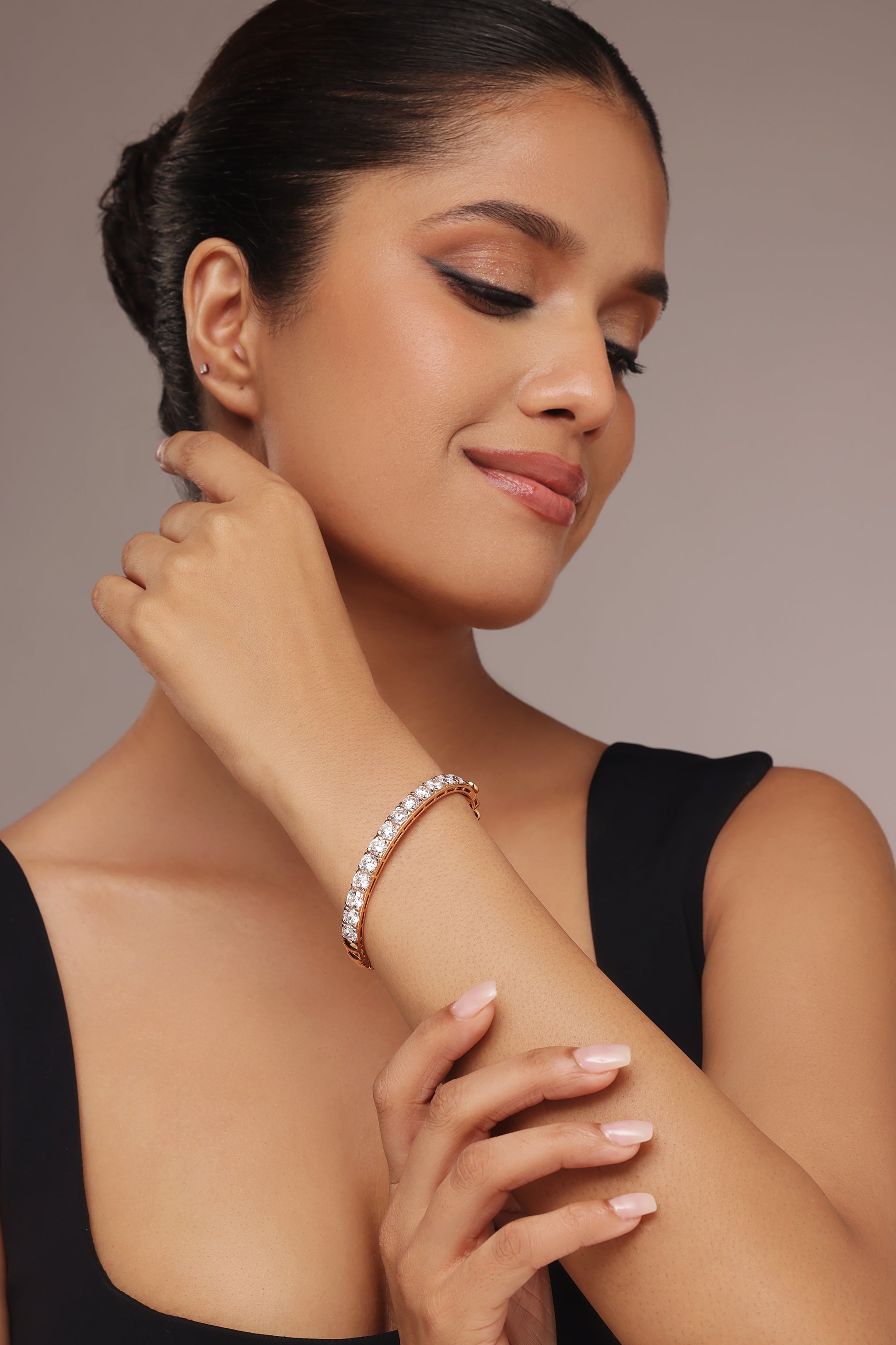 Round Solitaire Oval Bracelet
