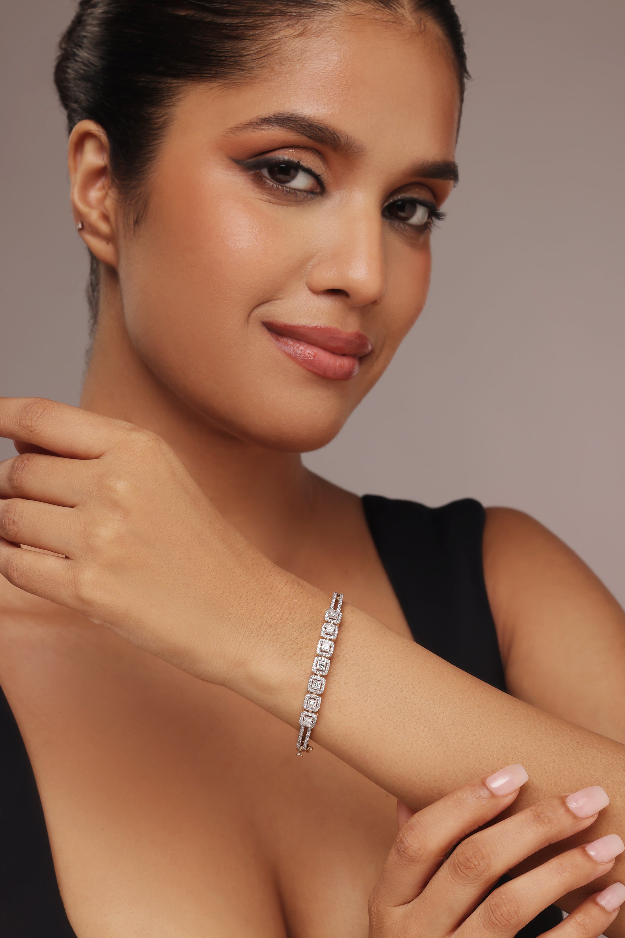 Princess-Cut Halo Oval bracelet